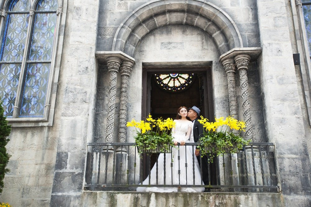 Anh cuoi vui nhon cua Vinh Rau FAPtv va ban gai xinh dep hinh anh 8