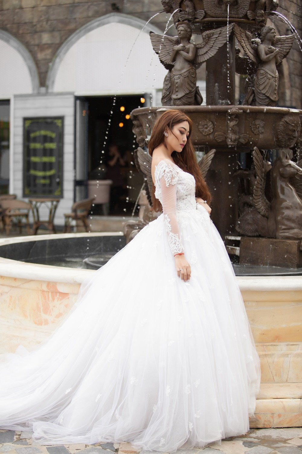 Anh cuoi vui nhon cua Vinh Rau FAPtv va ban gai xinh dep hinh anh 12