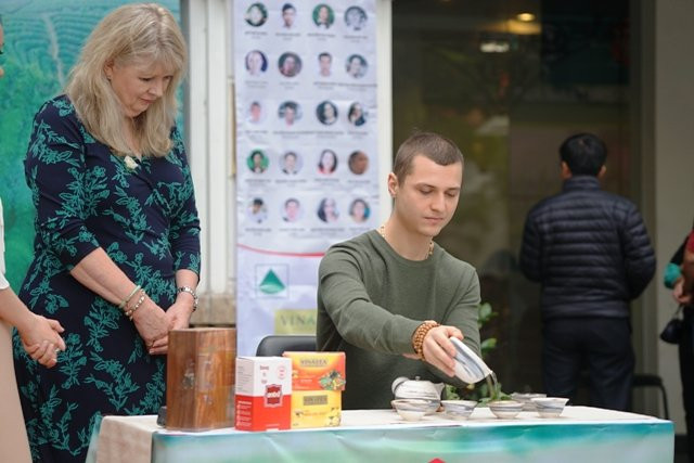 Ba Sharyn Johnston - Truong Ban giam khao 3