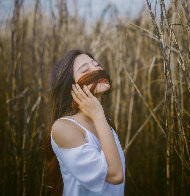 A khoi DH Kinh te TP.HCM lot top 45 Hoa hau Hoan vu la ai? hinh anh 9