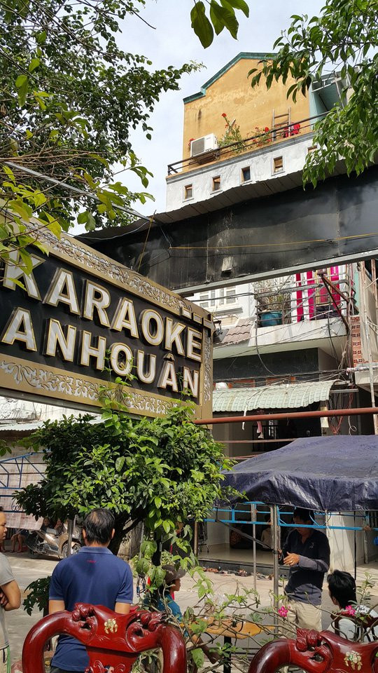 Bình Dương: Hỗn chiến, đâm chết chủ quán karaoke - Ảnh 1.