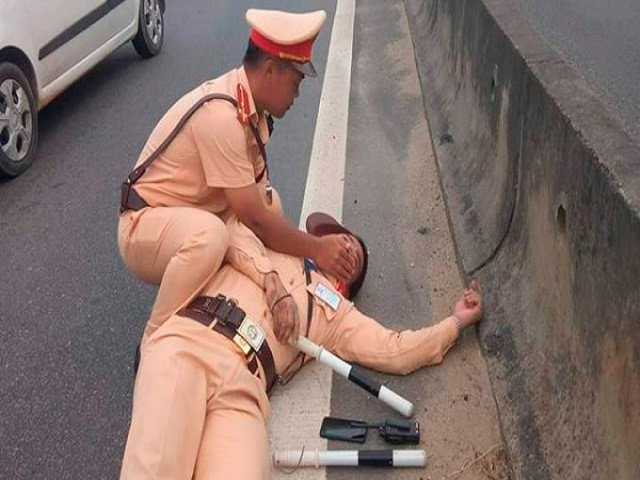 Tai xe hat vang CSGT xuong duong linh 10 nam tu hinh anh 2