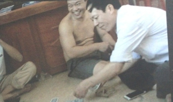 lam-ro-vu-lanh-dao-xa-danh-bac-tai-cong-so-hinh-anh01515048938700399220-1418280