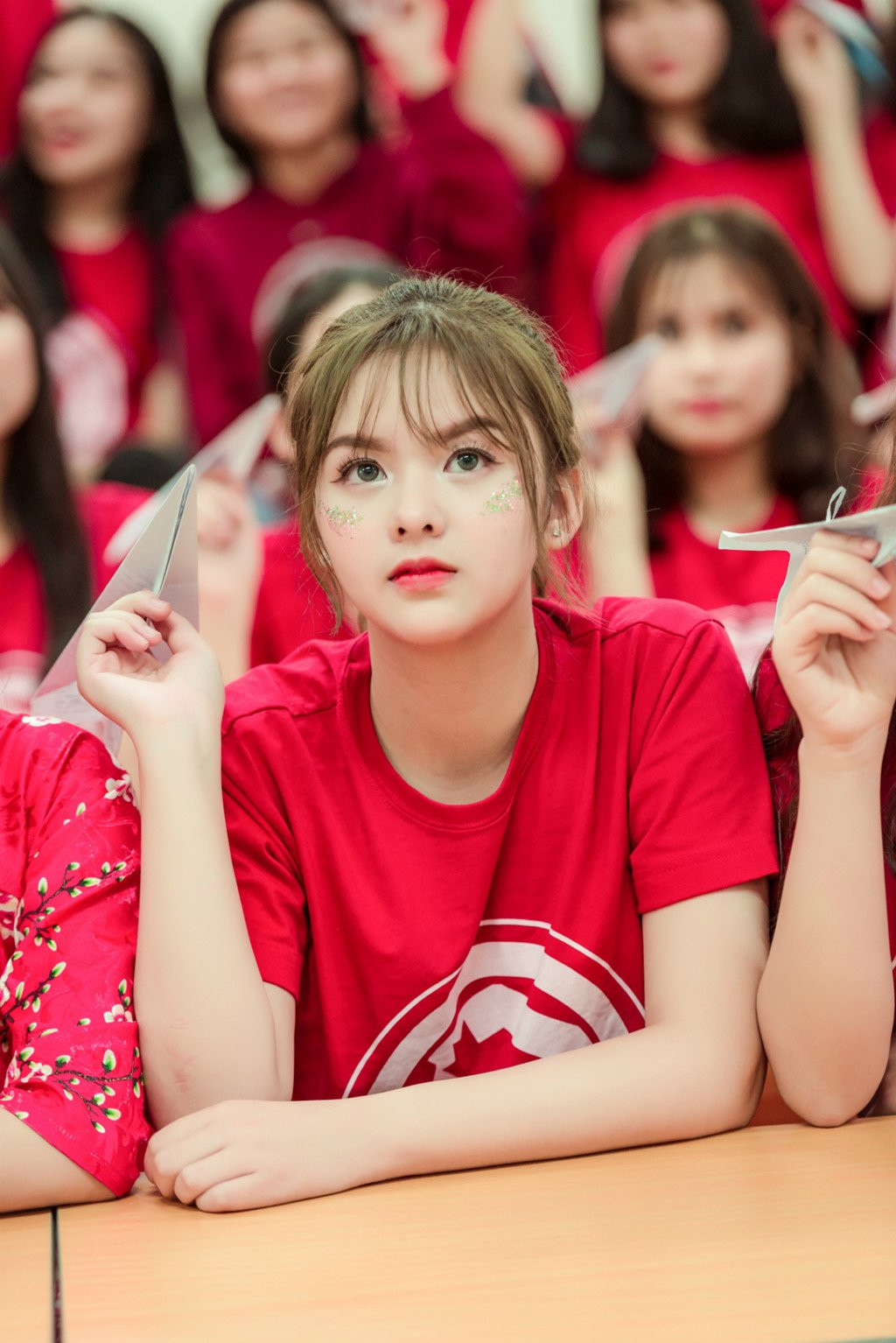 'Hot girl anh ky yeu' 10X thuong bi nham la gai Tay hinh anh 2