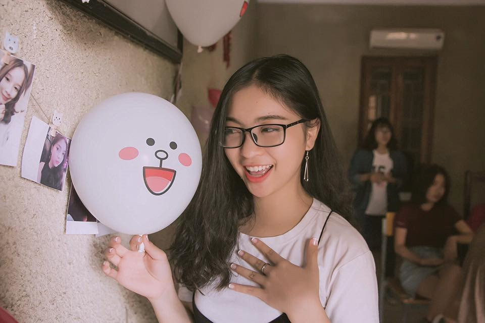 Ban gai Quang Hai chuc nguoi yeu thanh cong trong tran chung ket hinh anh 6