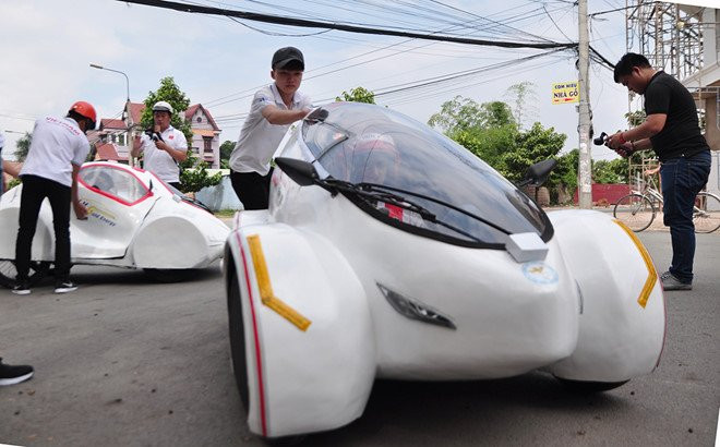 Sinh vien che tao xe 4 banh chay 200 km voi mot lit xang hinh anh 1