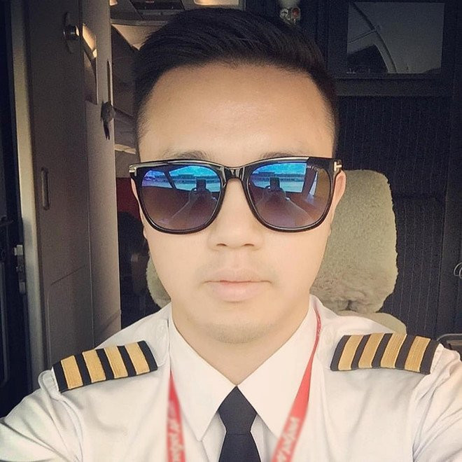 Anh chang dien trai chup anh voi Luong Xuan Truong la ai? hinh anh 2