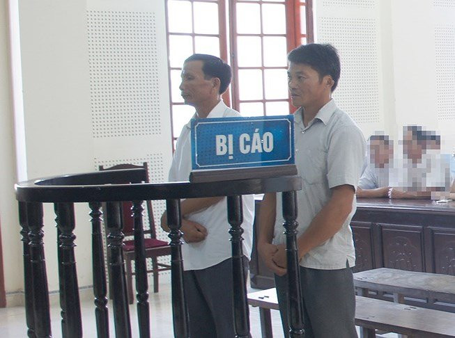 cong-an-nhan-hoi-lo-toa_LNQW 4