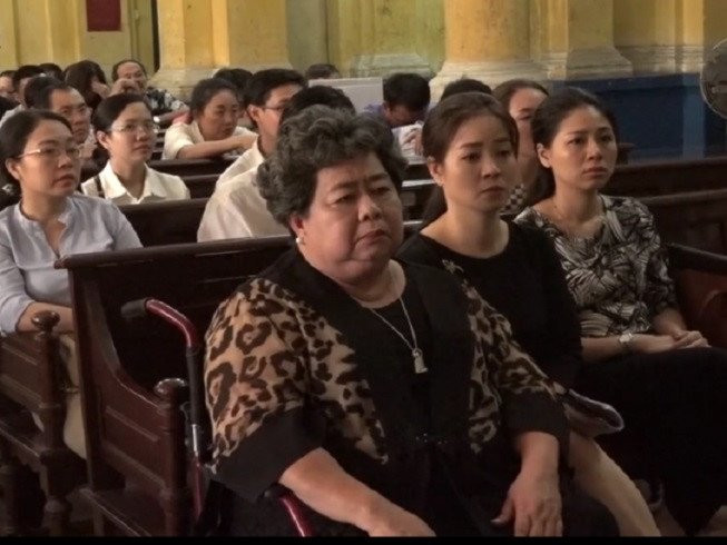 Phong toa hang loat co phieu cua bi can Hua Thi Phan va dong pham hinh anh 1