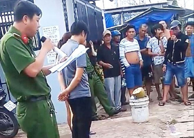 Tuong cong an len tieng vu beu rieu nguoi mua ban dam giua pho hinh anh 1