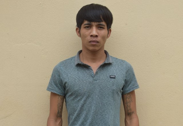 Đi xe không đội mũ bảo hiểm còn dọa “xử” cảnh sát giao thông