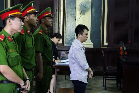 Mâu thuẫn chuyện nuôi con, chồng đâm vợ rồi tự sát - Ảnh 1.