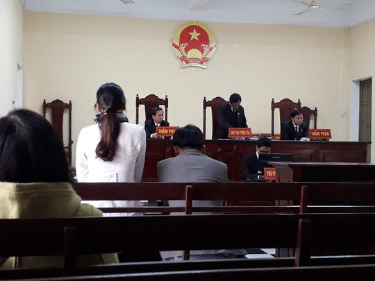 Đăng bánh có dòi lên facebook, phải bồi thường 12 triệu đồng - Ảnh 1.