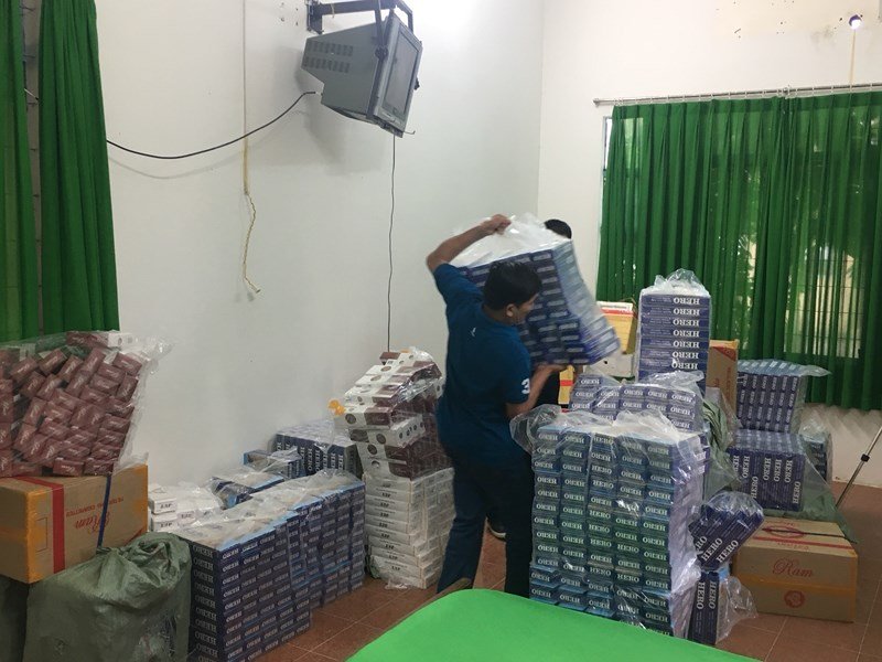 canh-sat-bien-bat-thuoc-la2_pxmm