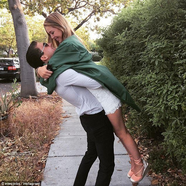 Con gai 19 tuoi xinh dep va tai gioi cua Steve Jobs hinh anh 11