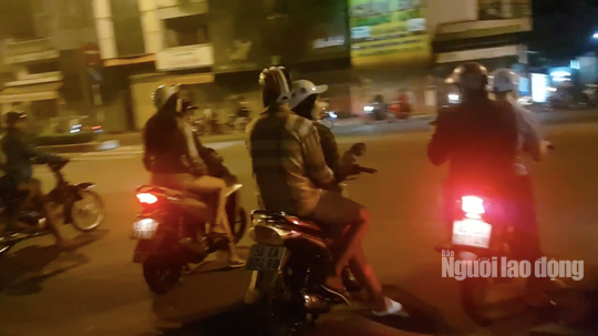 Hàng trăm dân chơi Sài Gòn đua xe sáng 30 Tết - Ảnh 3.