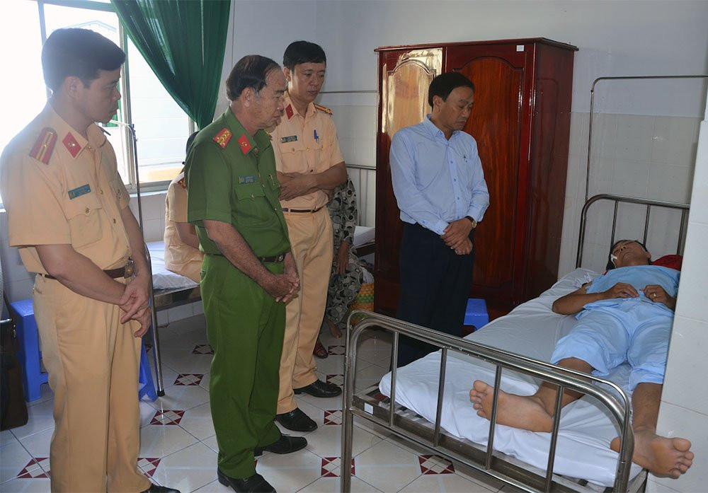 dien-bien-moi-vu-hai-cong-an-bi-nhom-nghi-buon-lau-danh-trong-thuong