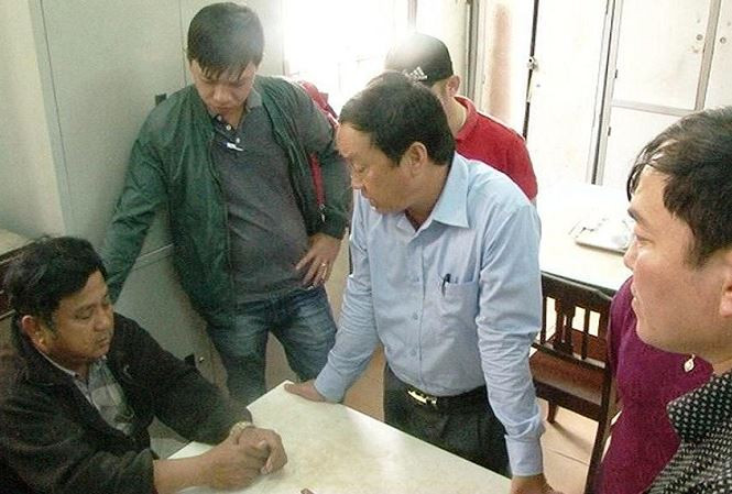 Nguyen_Dinh_Phong_tai_co_quan_dieu_tra_anh_bia_CBXV 3