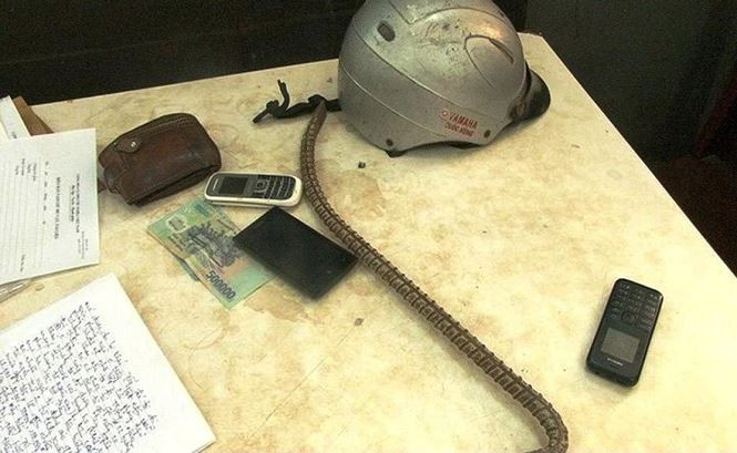 nguyen_dinh_phong_tai_co_quan_dieu_tra_tang_vat_lien_quan_vu_trom_vwgj 5