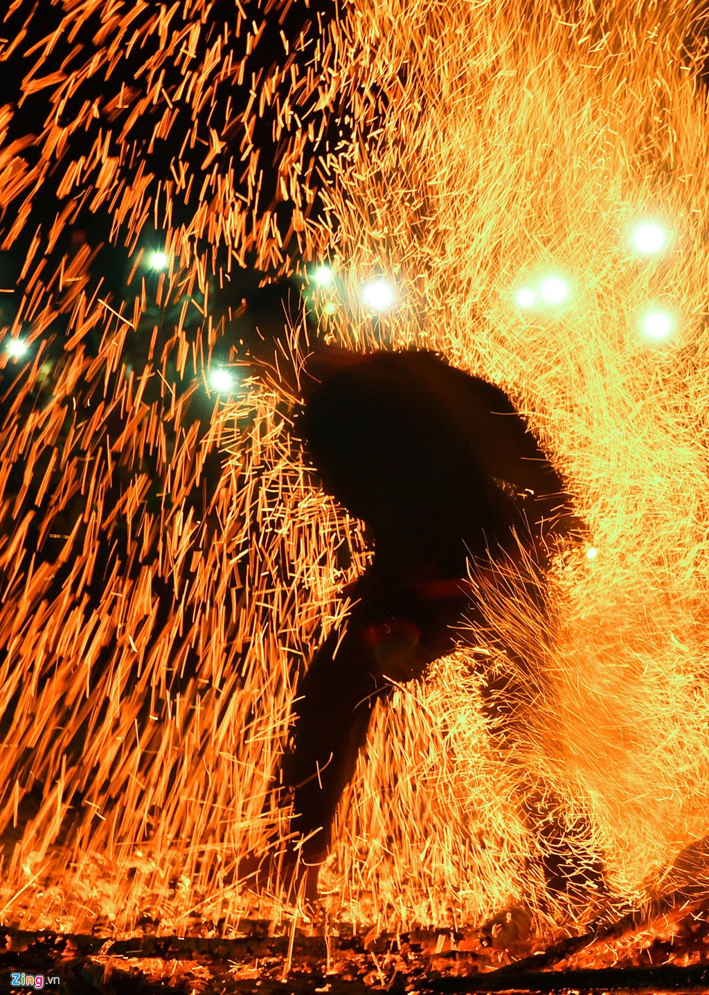 Thanh nien Pa Then chan tran nhay mua tren dong lua hung huc hinh anh 11