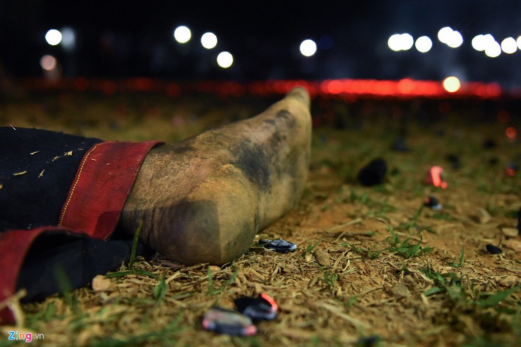 Thanh nien Pa Then chan tran nhay mua tren dong lua hung huc hinh anh 15