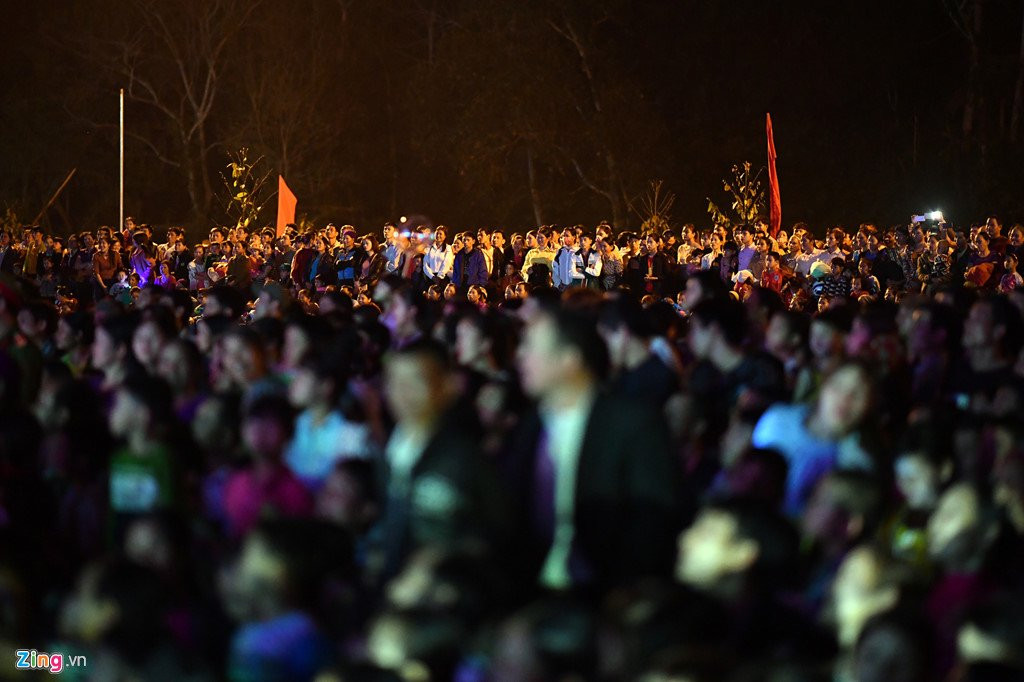 Thanh nien Pa Then chan tran nhay mua tren dong lua hung huc hinh anh 2