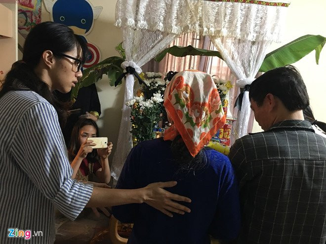 Cuoc hoi ngo cua me va con gai 7 tuoi qua doi giac mac hien tang hinh anh 1