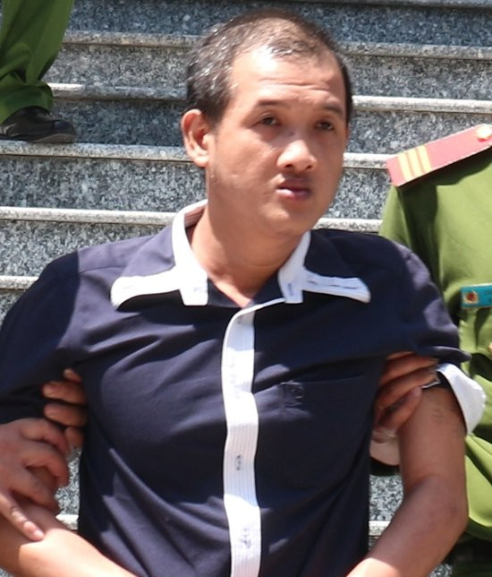 Đột nhập vào nhà khống chế bé gái 9 tuổi cướp tài sản rồi hiếp dâm