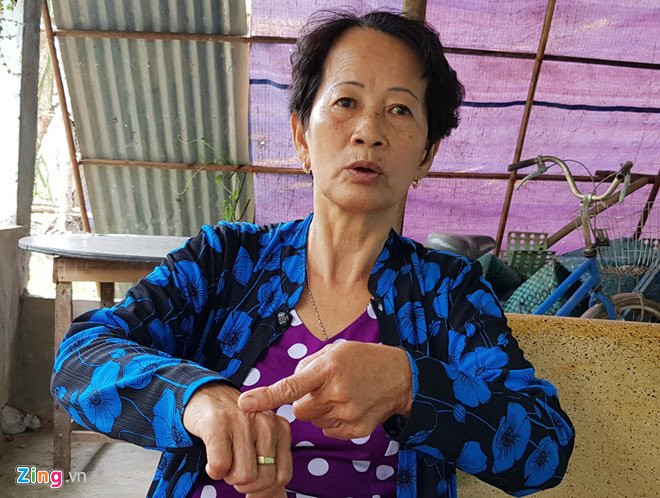 Thieu ta cong an bi to dan con do di danh dan hinh anh 2