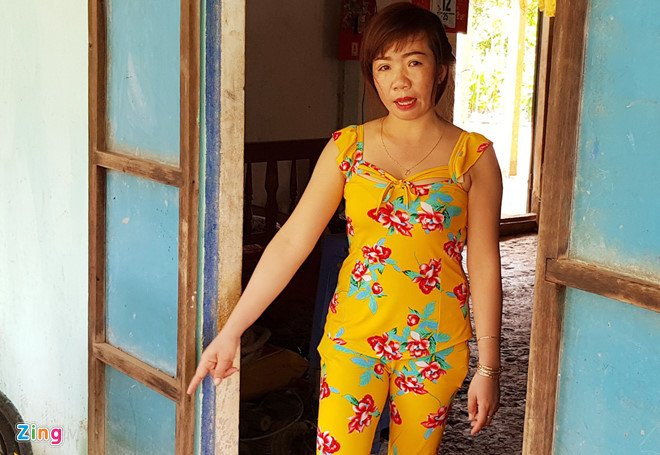 Thieu ta cong an bi to dan con do di danh dan hinh anh 3