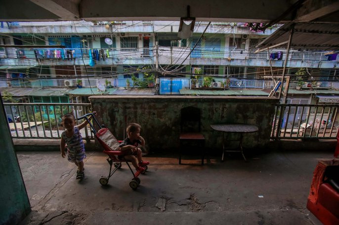 Tử thần chực chờ các chung cư cũ tại TP HCM - Ảnh 11.