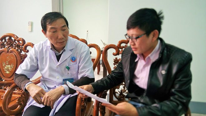 Nguyen giam doc benh vien huyen nop don thoi viec khi bi dieu chuyen hinh anh 1