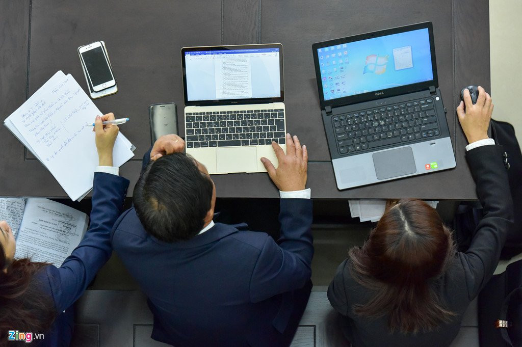 Nu cuoi, nuoc mat trong phien xu phuc tham Ha Van Tham hinh anh 11