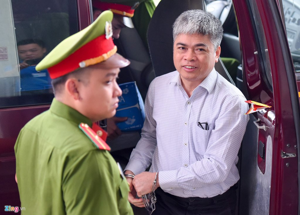 Nu cuoi, nuoc mat trong phien xu phuc tham Ha Van Tham hinh anh 4