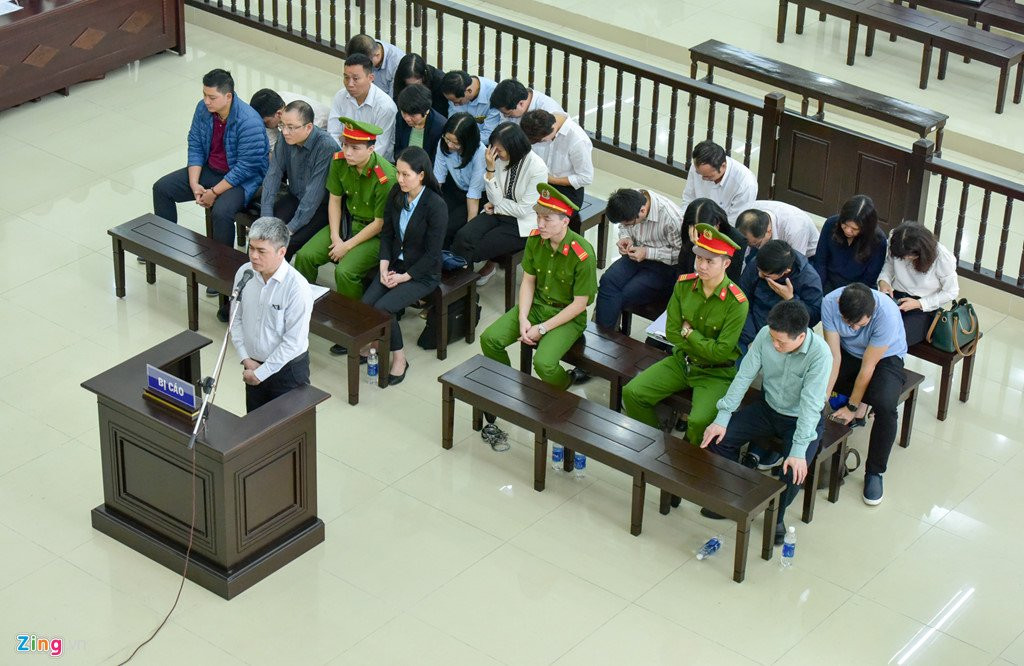 Nu cuoi, nuoc mat trong phien xu phuc tham Ha Van Tham hinh anh 6