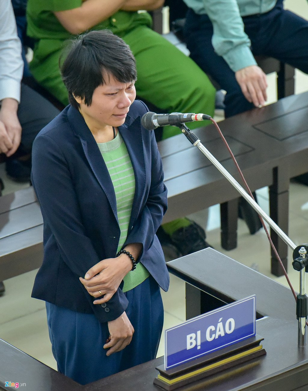 Nu cuoi, nuoc mat trong phien xu phuc tham Ha Van Tham hinh anh 7