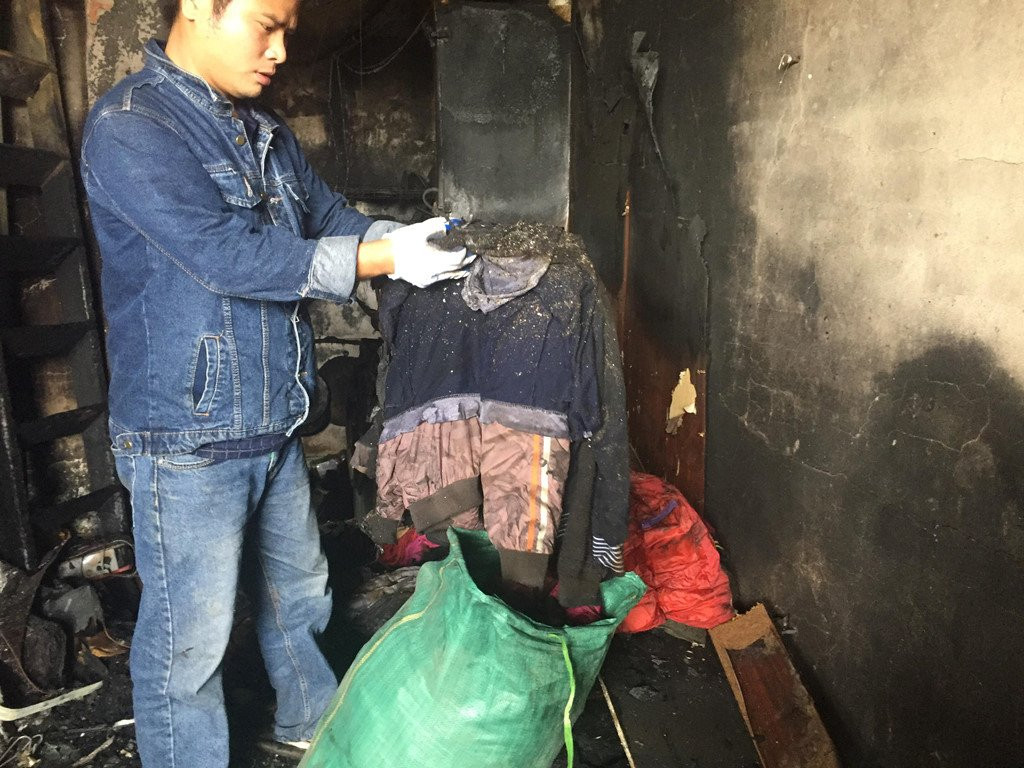 Do dac chay rui ben trong cua hang co 3 me con tu vong hinh anh 4