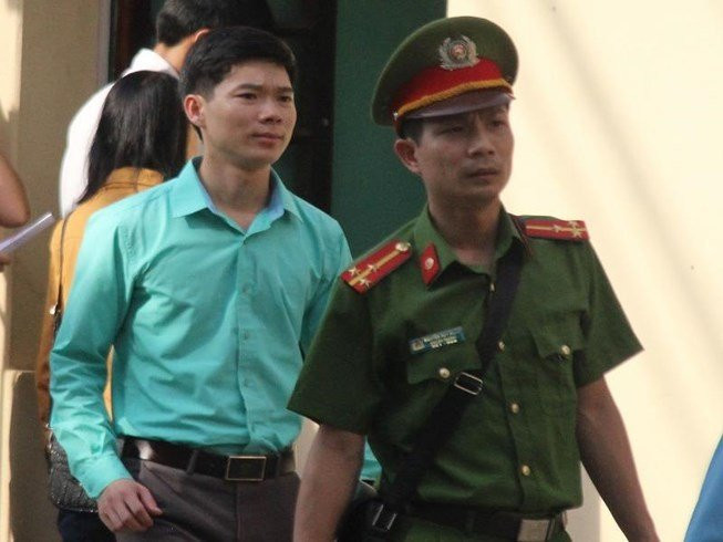 day-dac-cong-an-xet-xu-bac-si-hoang-cong-luong8_ROXI_thumb 6