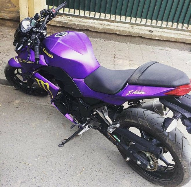 Xin lai thu motor phan khoi lon, ke la mat phong xe di thang hinh anh 1