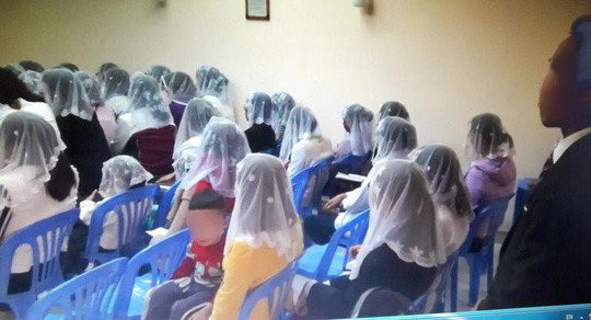 Nhieu hoc sinh roi bo 'Hoi Thanh Duc Chua Troi Me' hinh anh 1