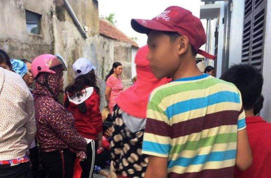 Vợ tử vong bất thường, chồng nằm thoi thóp với vết thương ở cổ - Ảnh 1.