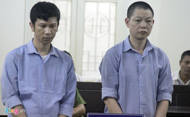 Tu hinh 2 ke van chuyen 47 banh heroin bang oto hinh anh 1