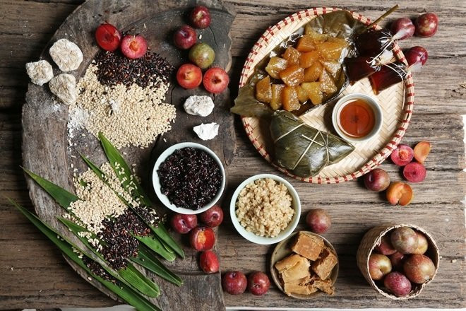 van-khan-cung-tet-doan-ngo-chuan-cho-moi-nha