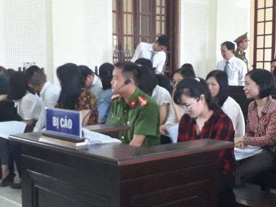 Hot girl ngân hàng Eximbank chiếm đoạt hơn 50 tỉ đồng hầu tòa lần thứ 3 - Ảnh 2.