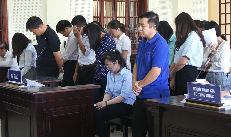 Người đẹp ngân hàng bật khóc khi bị đề nghị phạt tù chung thân - ảnh 1