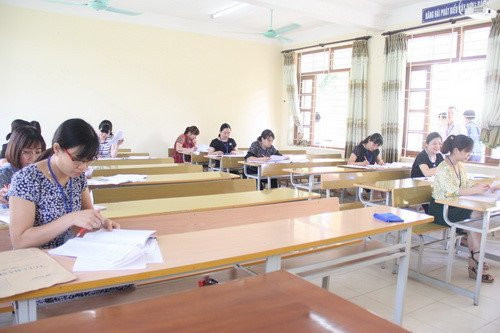 Ben trong khu vuc cham thi THPT quoc gia 2018 dien ra nhu the nao? hinh anh 1