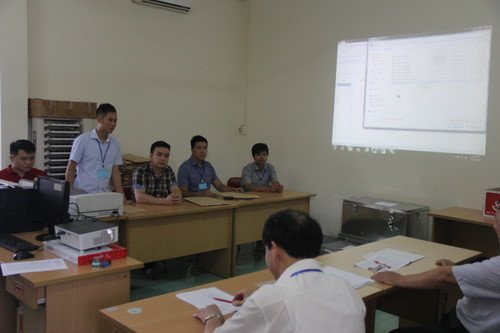 Ben trong khu vuc cham thi THPT quoc gia 2018 dien ra nhu the nao? hinh anh 9