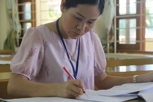 Ben trong khu vuc cham thi THPT quoc gia 2018 dien ra nhu the nao? hinh anh 3