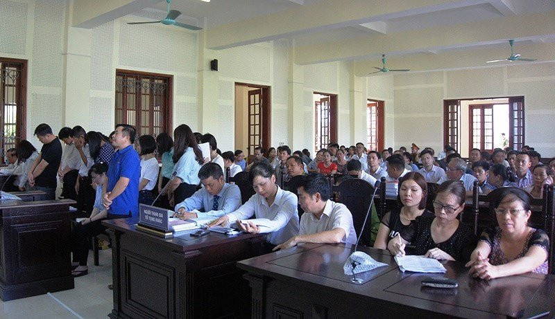 Người đẹp ngân hàng bật khóc khi bị đề nghị phạt tù chung thân - ảnh 2