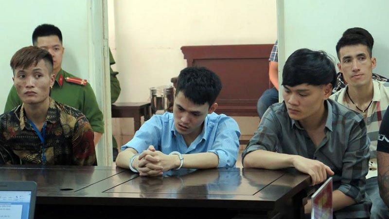 Hà Nội: 'Ngáo ngơ' hầu tòa sau khi gây vụ nổ súng kinh hoàng